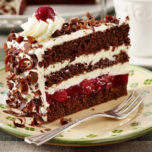 Torta Floresta Negra com Chocolate Garoto e Creme de Leite Nestlé em 2 Horas