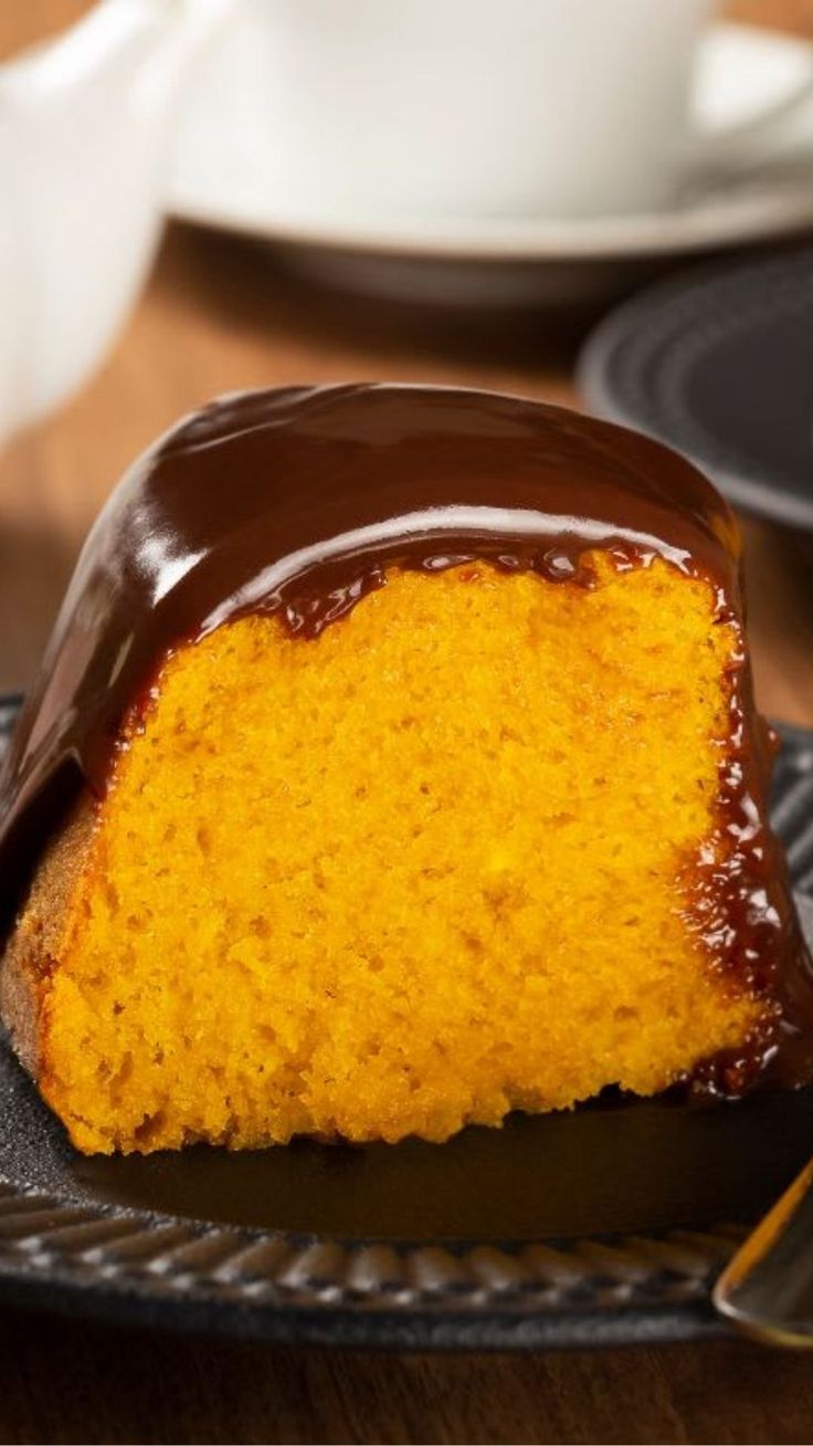 Bolo de Cenoura com Cobertura de Chocolate em 50 Minutos com Nestlé