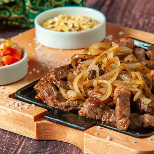 Bife Acebolado com Farofa e Vinagrete em 35 Minutos com Nestlé