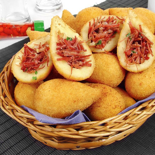 Coxinha de Mandioca Frita e Crocante – Receita Fácil e Irresistível em 30 Minutos!