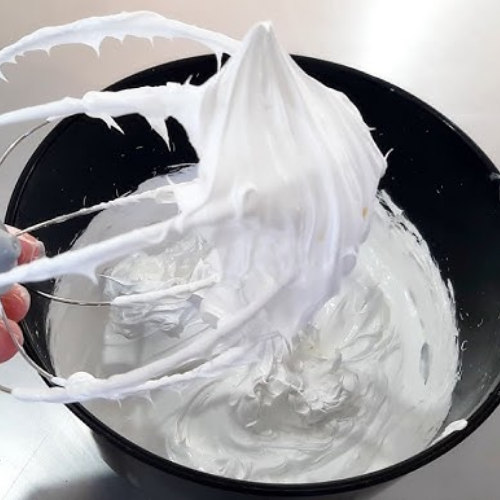 Glacê Caseiro Brilhante em 10 Minutos com Nestlé