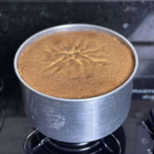 Pão de Ló de Baunilha Fofinho e Alto em 45 Minutos com Essência Nestlé